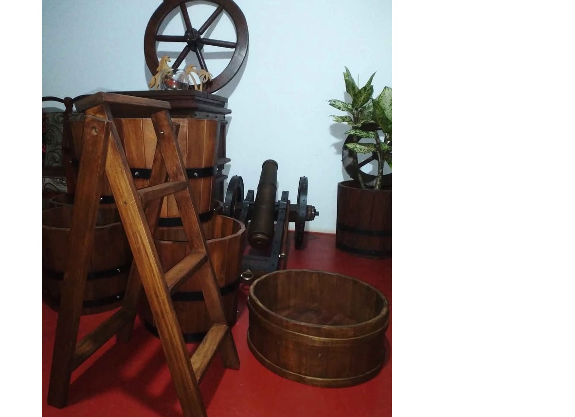 Wood pots
