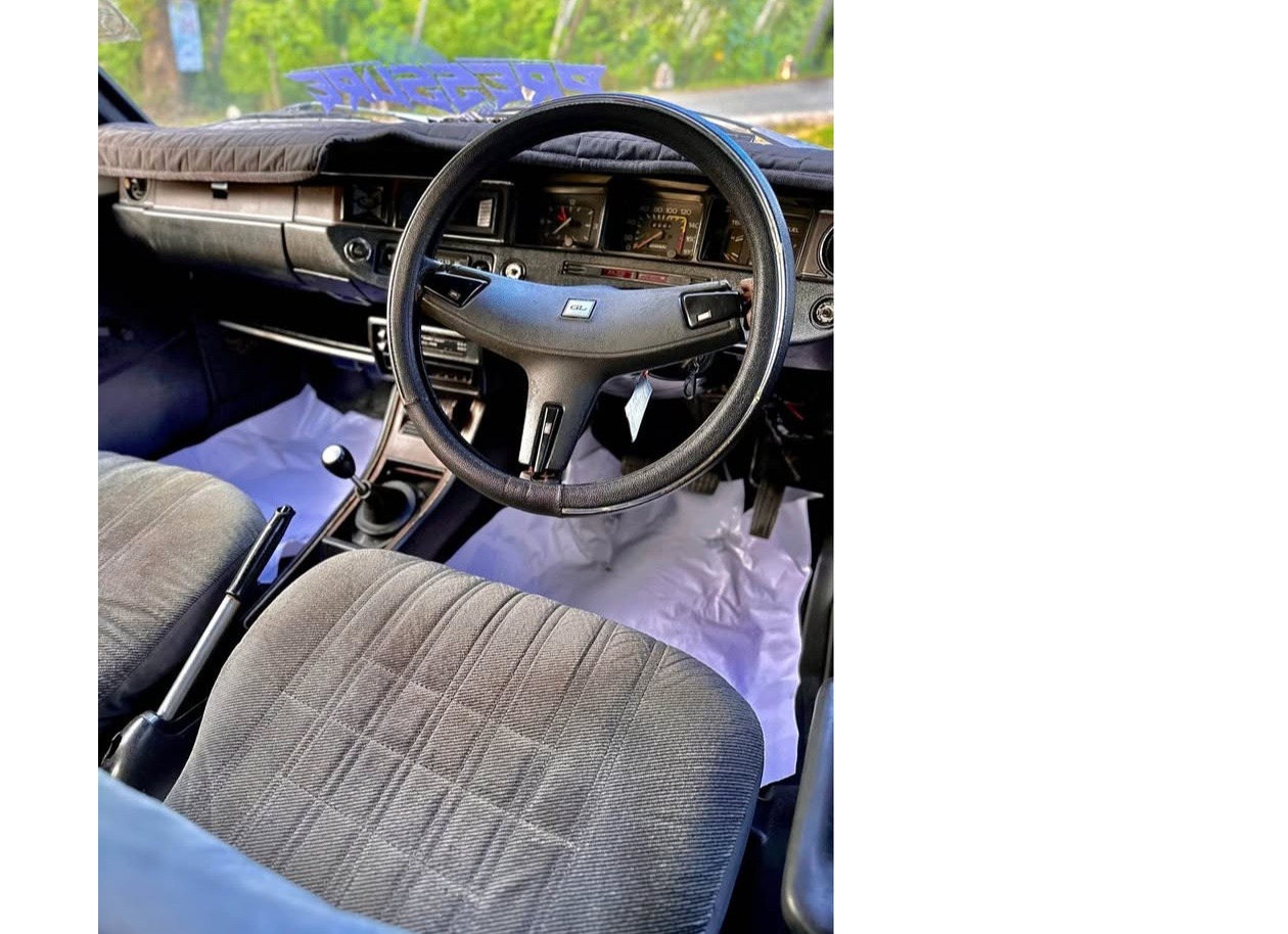 Nissan B211 Car