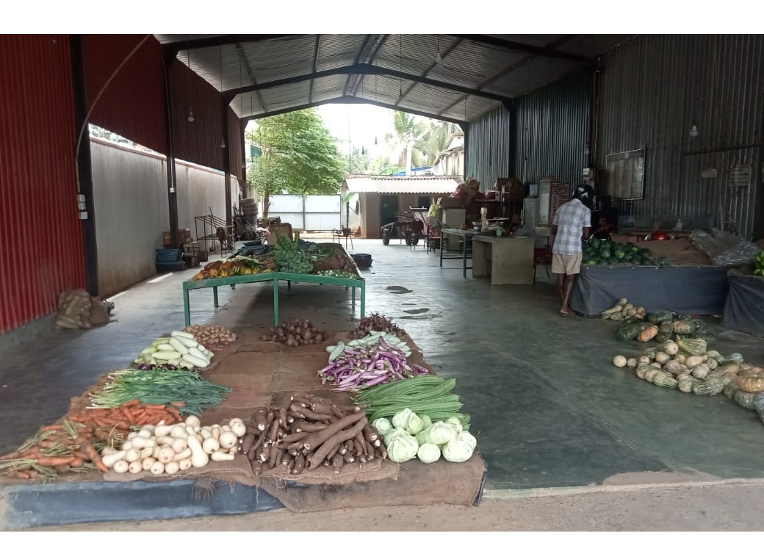 තඹුත්තේගම ආර්ථික මධ්‍යස්ථානය අසලම ව්‍යපාරික ස්ථානයක්