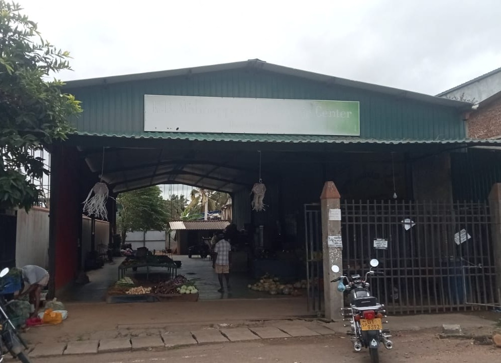 තඹුත්තේගම ආර්ථික මධ්‍යස්ථානය අසලම ව්‍යපාරික ස්ථානයක්