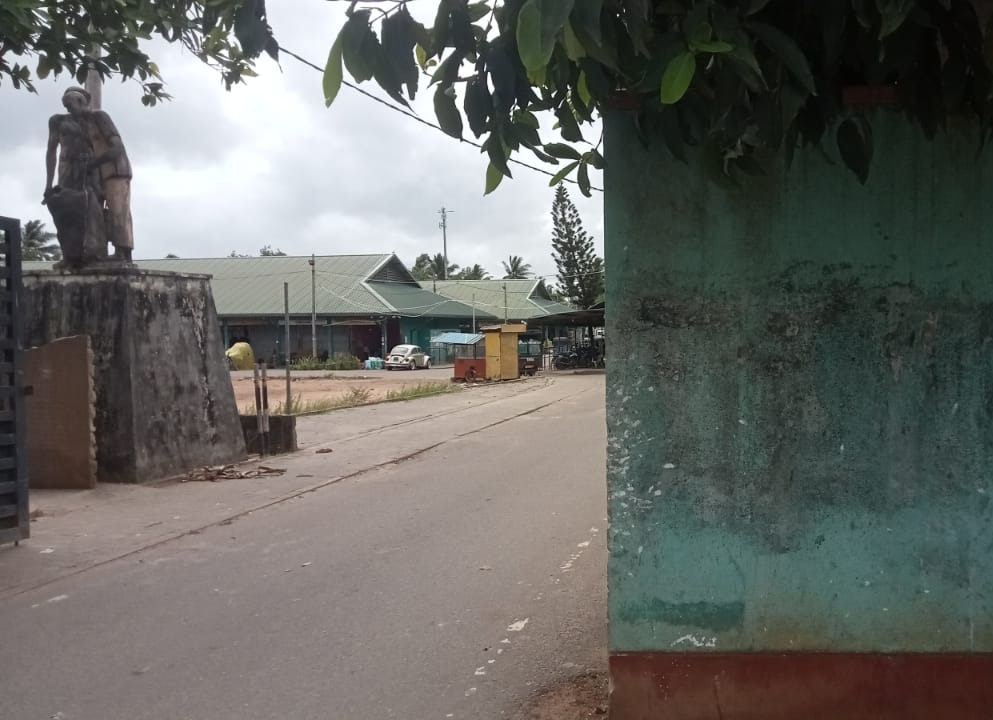 තඹුත්තේගම ආර්ථික මධ්‍යස්ථානය අසලම ව්‍යපාරික ස්ථානයක්