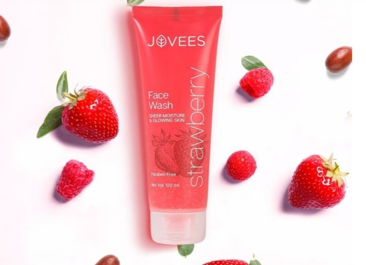 Jovees Herbal Strawberry face wash