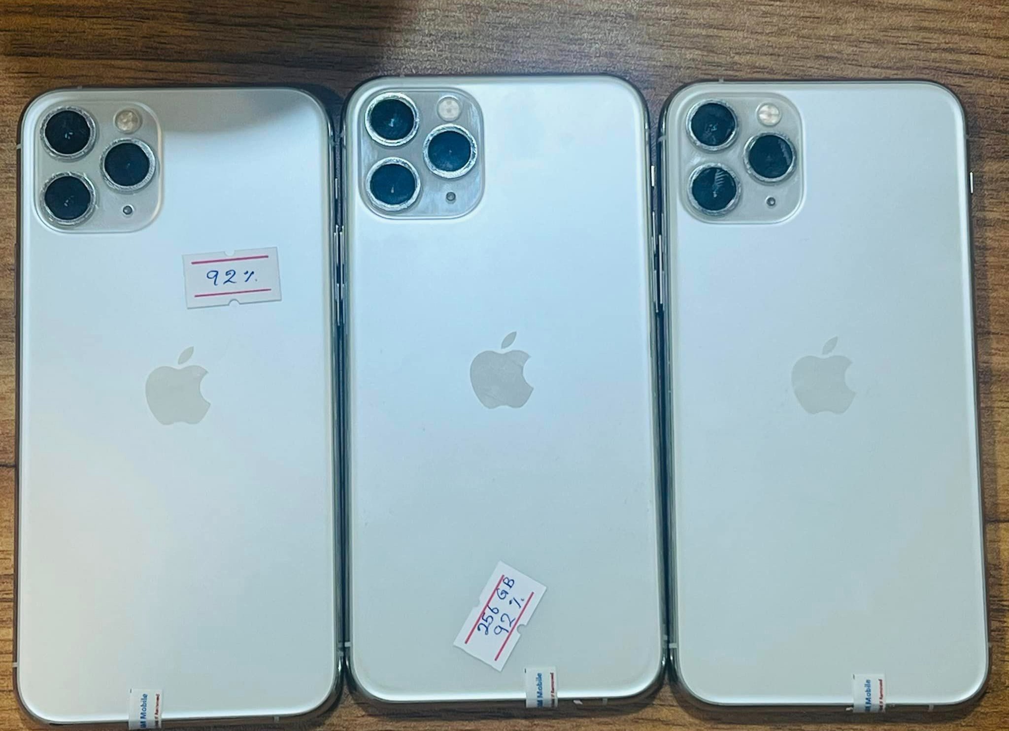 Iphone 11 pro Silver colour