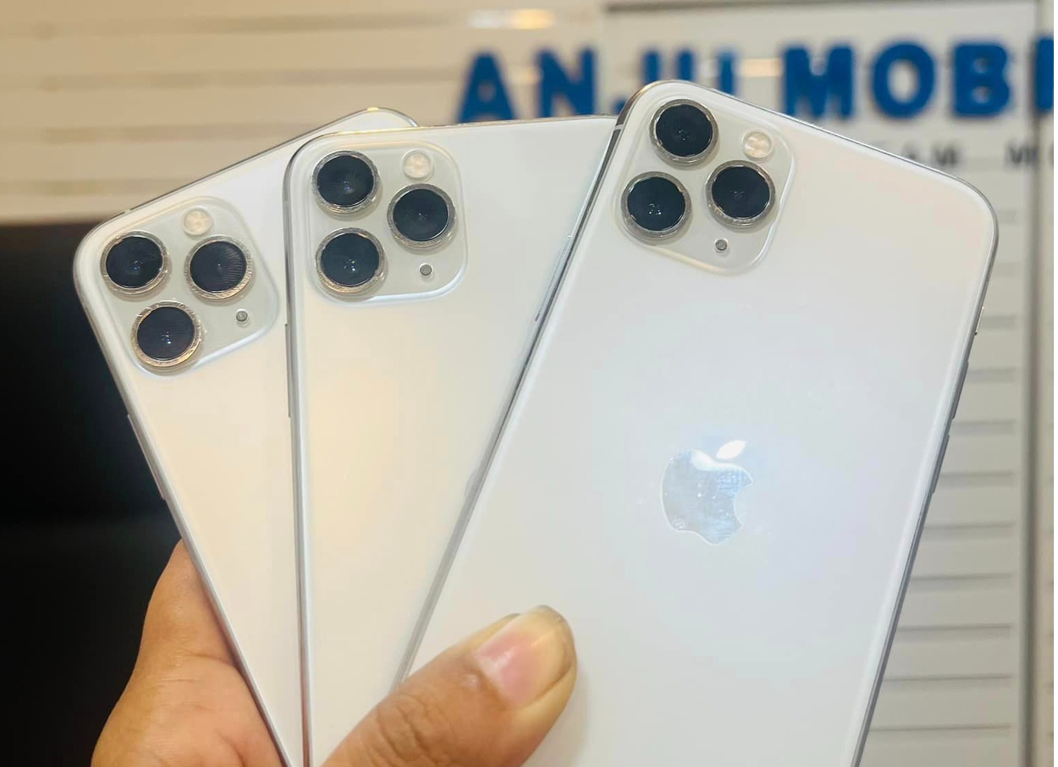 Iphone 11 pro Silver colour