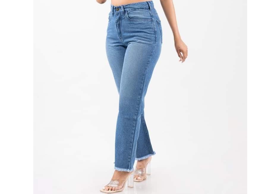 Item   : Hem Frayed Mom Jeans