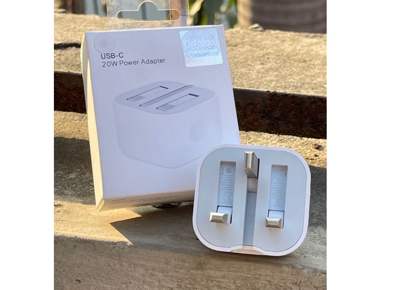 pple "20W" USB-C Power Adaptor (3 Pin)