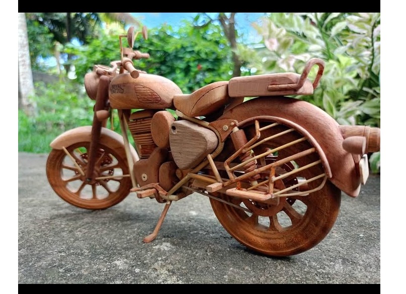 Royal Enfield classic ❤  Wooden Model bike. මහෝගනී ලීයෙන් ❤️