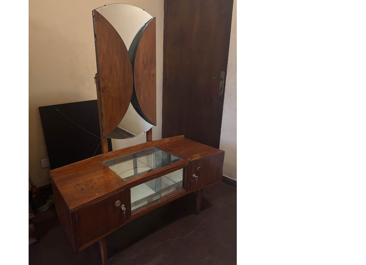 Dressing Table with Folding Mirrors