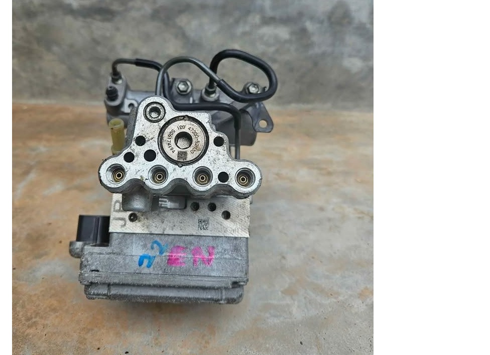 Toyota aqua 2015 abs pump