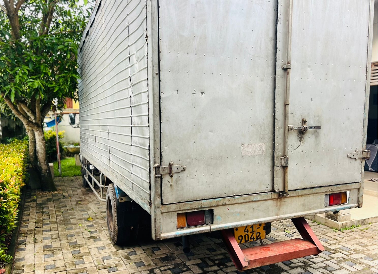 Isuzu 16.5ft full body Lorry