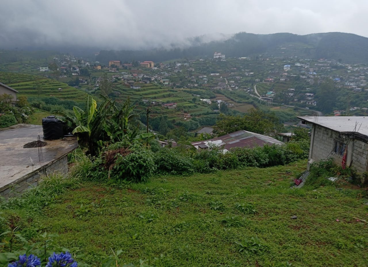 Nuwaraeliya city Land with 6 bed house for sale