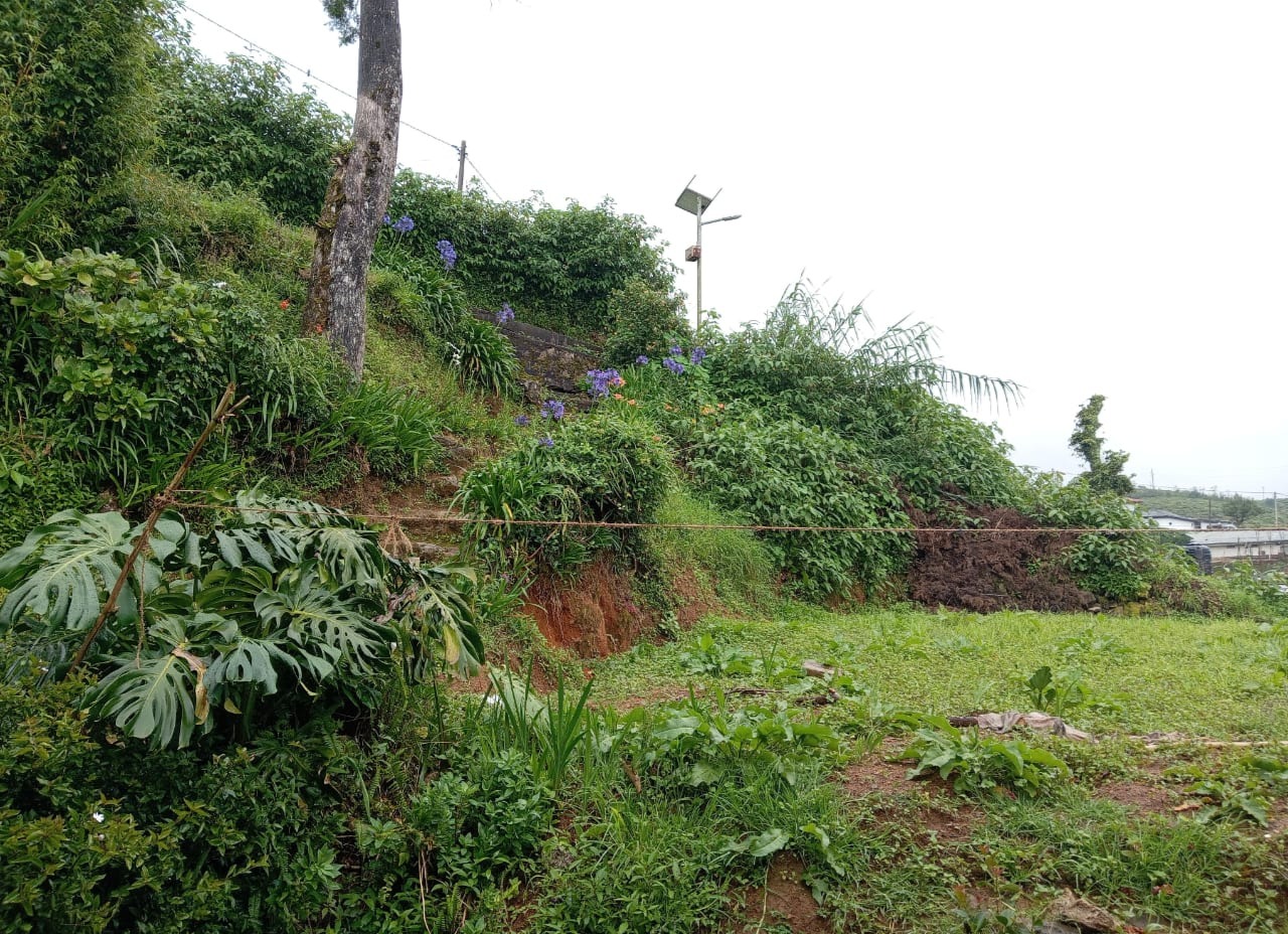 Nuwaraeliya city Land with 6 bed house for sale