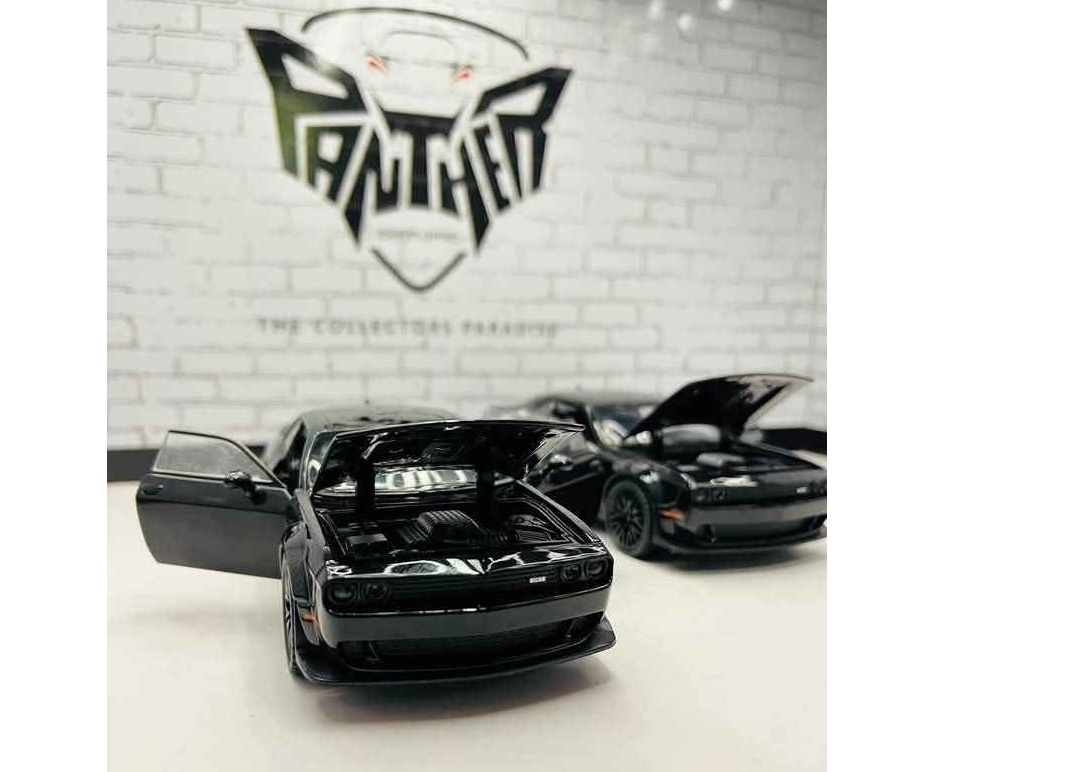Dodge Challenger hellcat 1:32 scale diecast