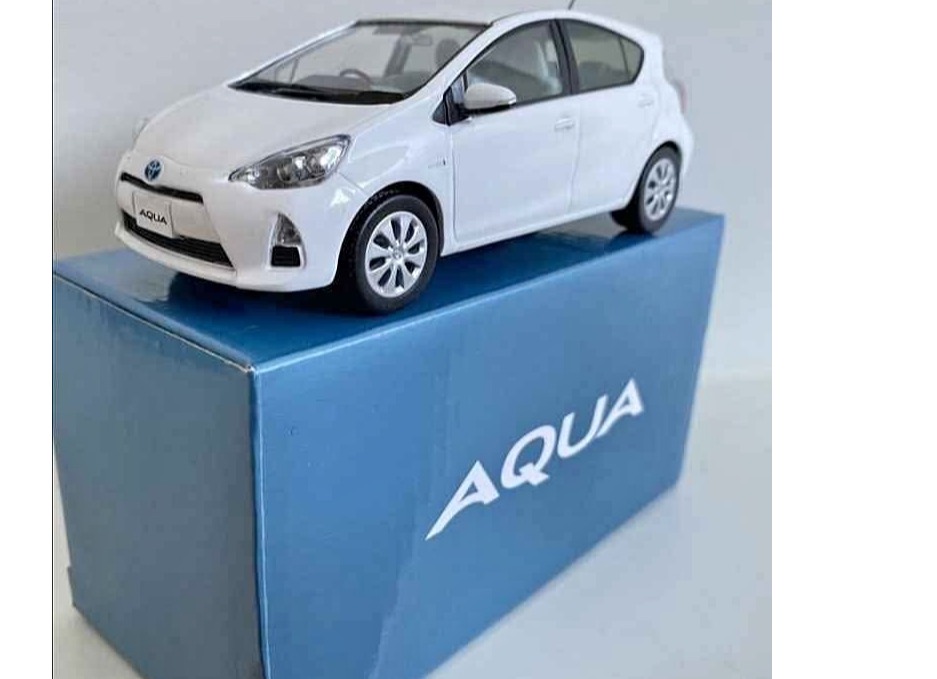 Aqua scale diecast model with box