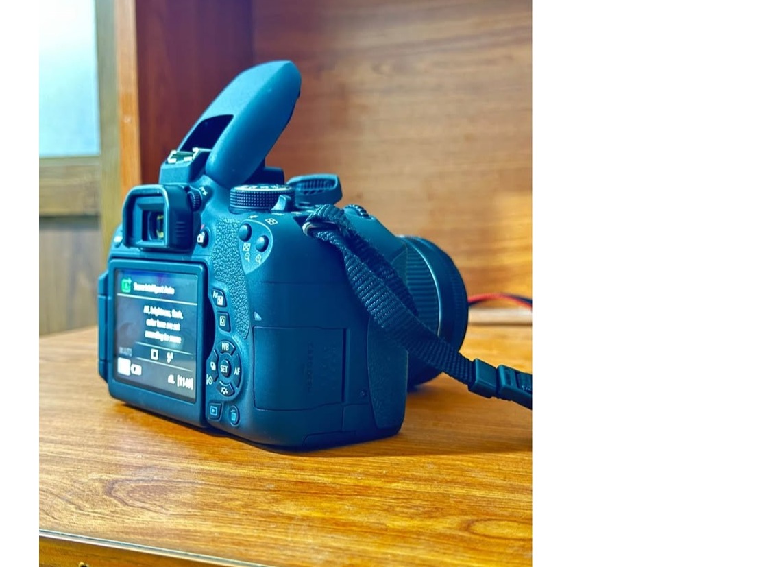 Canon EOS 750D DSLR camera full set with Albott Tripod