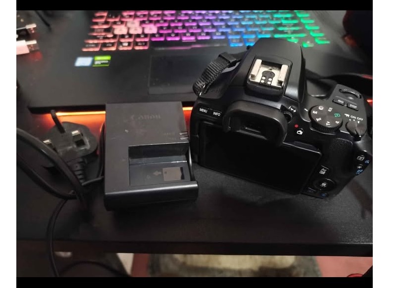 Canon Eos 250D 4K camera