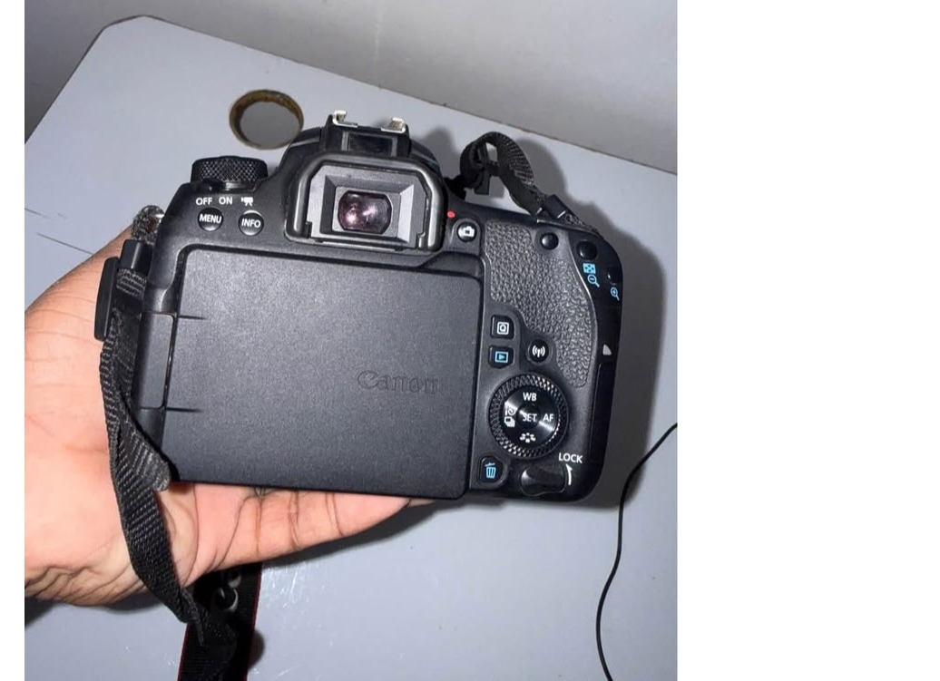 Canon EOS 77D Camera 📷