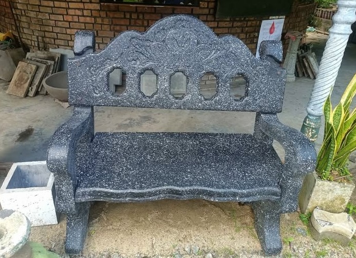 <Garden bench පටි බංකුව/කවිච්චිය>