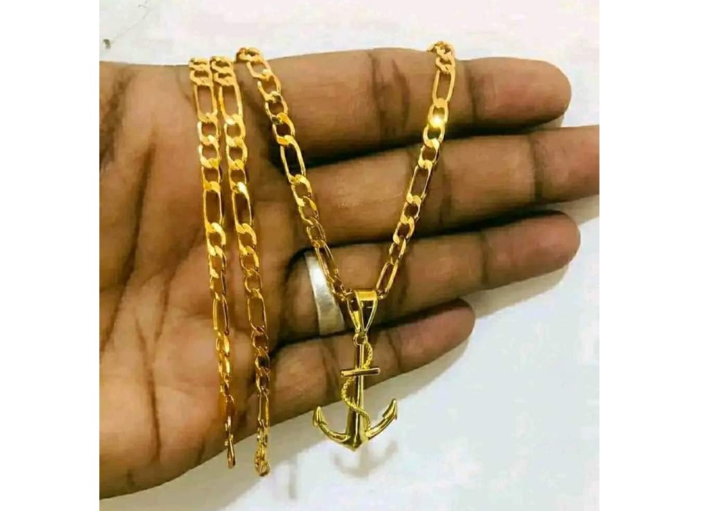 Gold platted chain and pendant