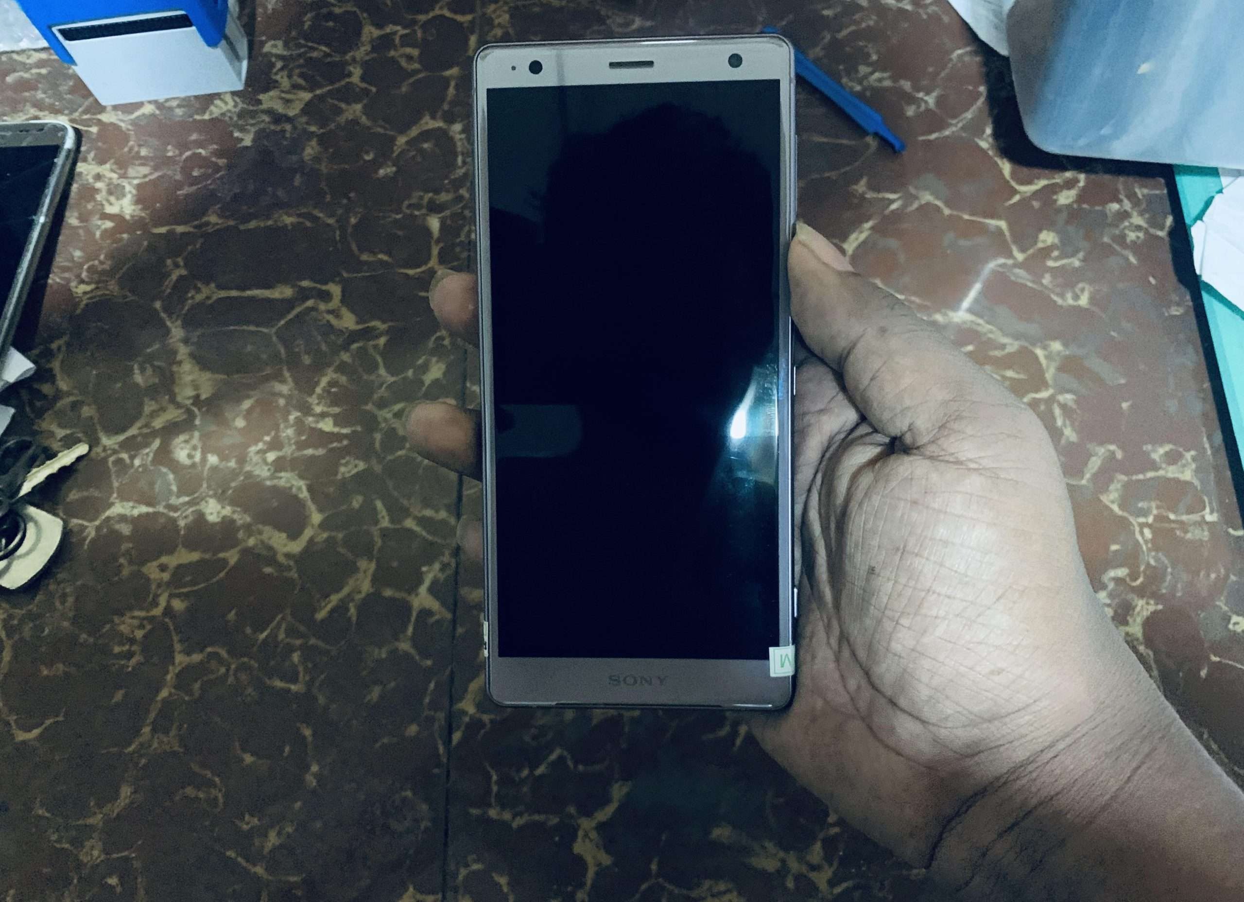 Sony xperia xz2 ( Used )