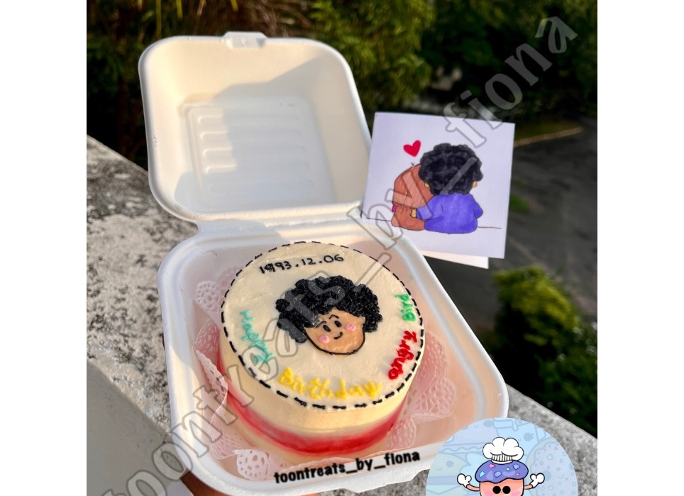 Boy cust cakes