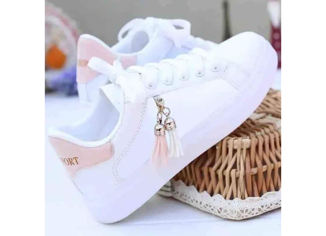 Women's casual sports shoes