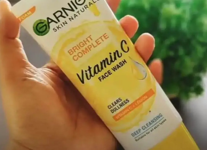 Garnier Brigjt Complete Vitamin C face wash