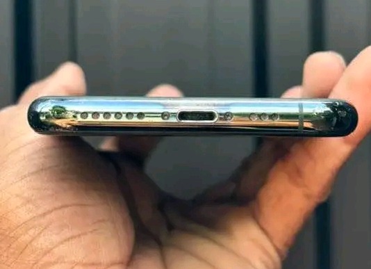 Iphone 11 Pro ( Used )