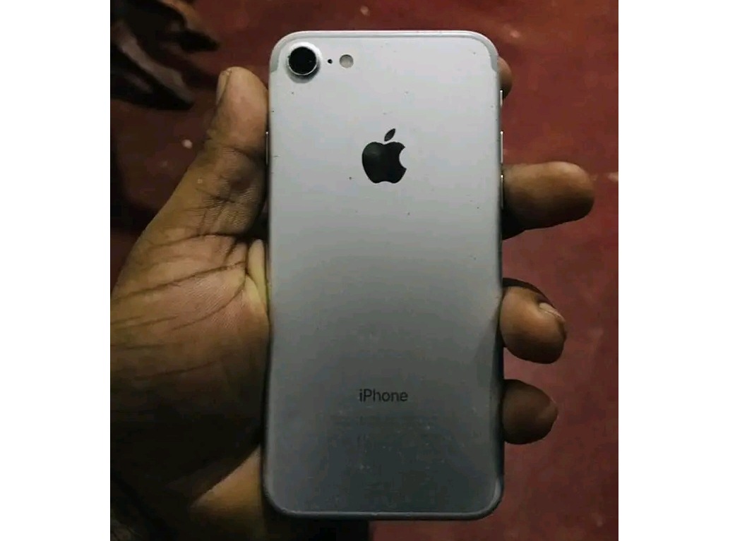 Apple iPhone 7 (Used)